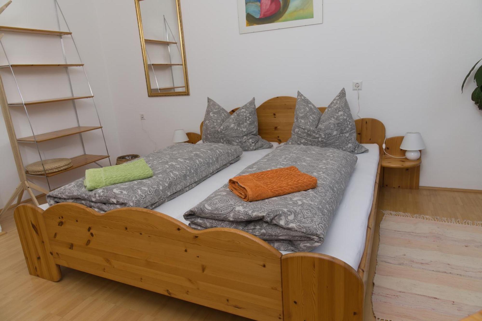 Bio-Gaestehaus Rhoendistel Poppenhausen Room photo